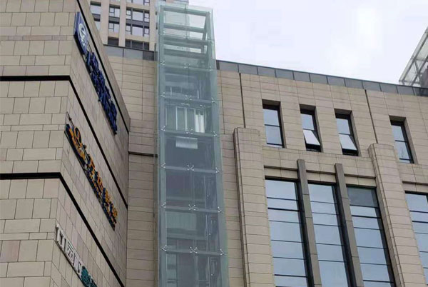 上海钢结构电梯井架外挂式案例
